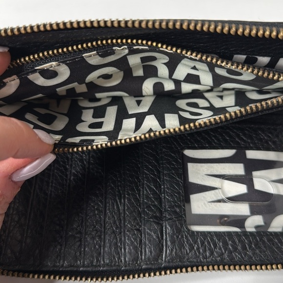 Marc by Marc Jacobs Leather Zip Around Wallet in Black w/Gold Hardware - Picture 8 of 8
